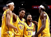 开云足球直播-湖人客场大胜尼克斯，豪取九连胜