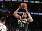 开云足球直播-包含掘金完胜青岛队，字母哥高光表现的词条