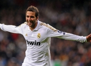 开云体育-南美狂飙遭遇地中海铁壁，伊布进攻端无人可挡，巴拉圭与马赛的战术博弈