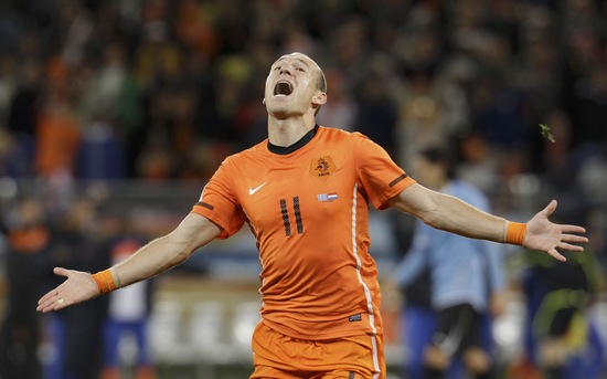 乌拉圭绝地反击英格兰,罗本送出助攻 乌拉圭绝地反击英格兰,罗本送出助攻