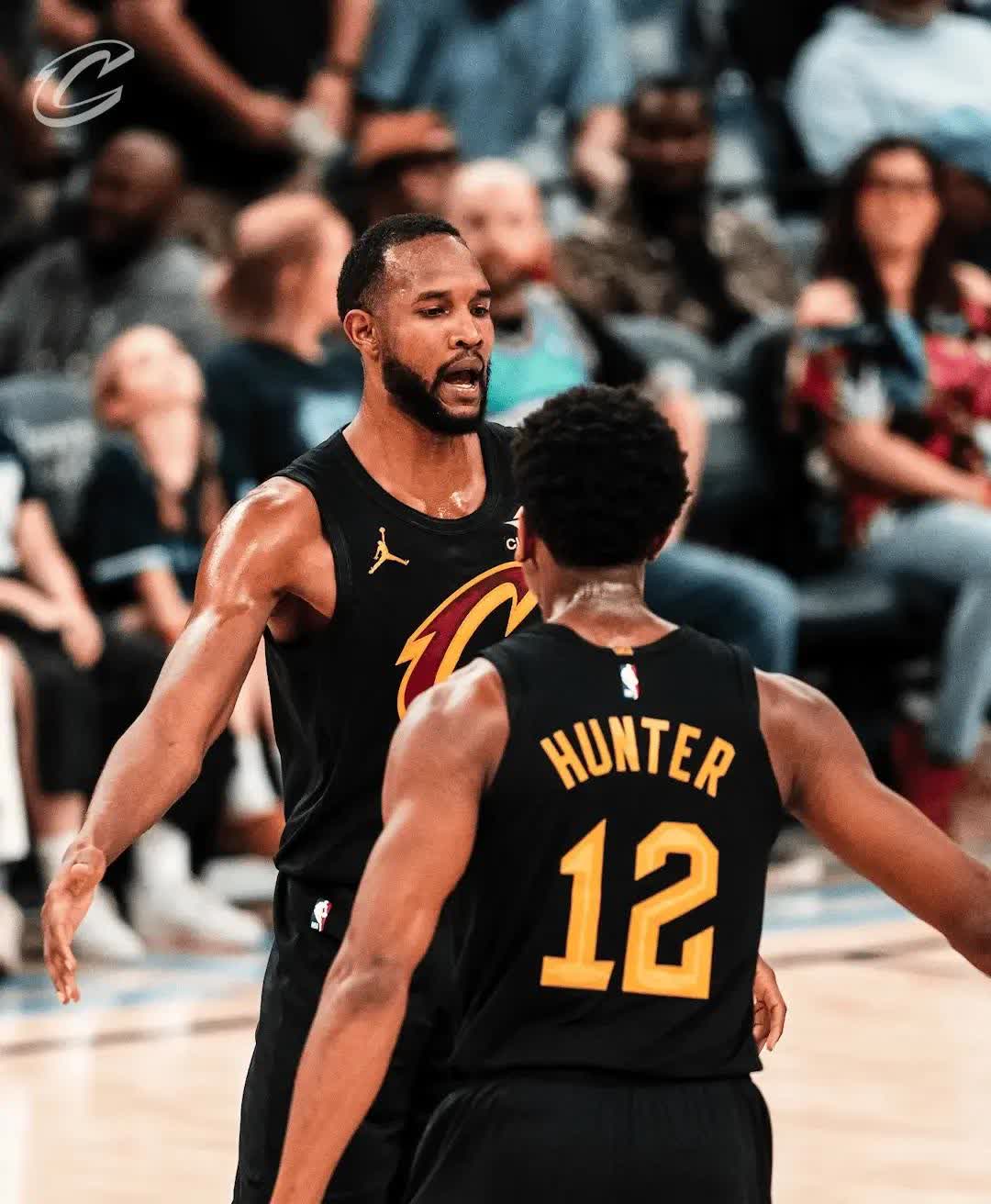 法国男篮险胜独行侠,米切尔高光表现的简单介绍 法国男篮险胜独行侠,米切尔高光表现的简单介绍