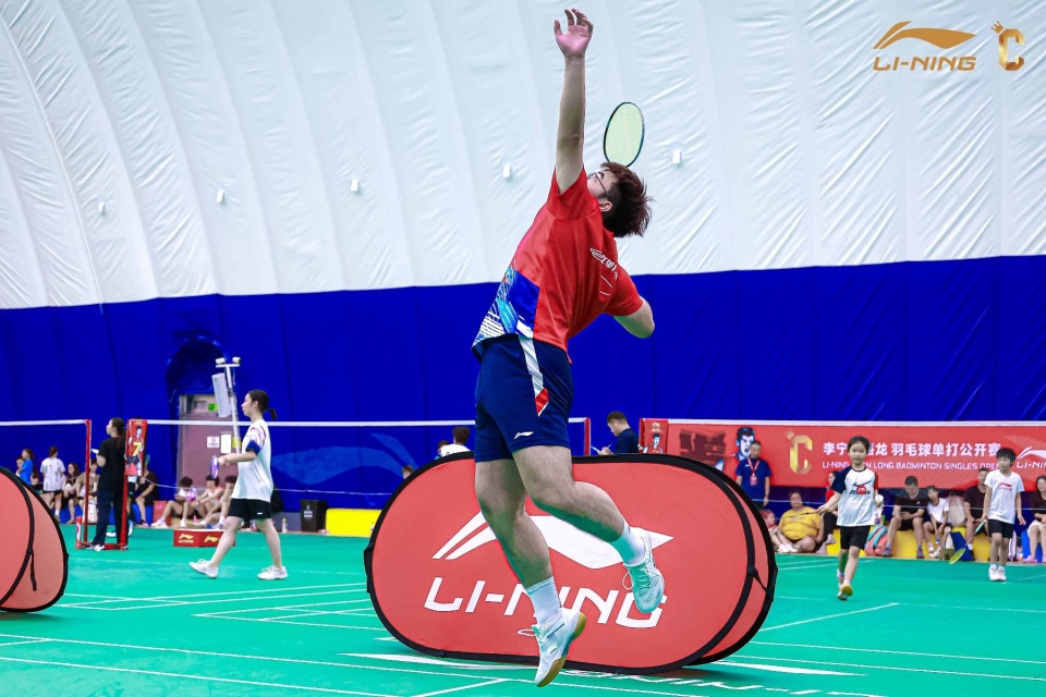 日本羽毛球队轻取中国羽毛球队，谌龙爆发神勇的简单介绍