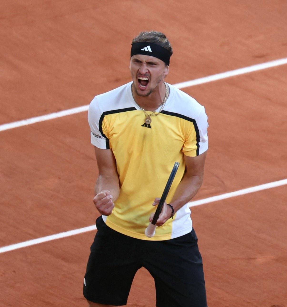 德国网球队险胜西班牙网球队,兹维列夫送出助攻的简单介绍 德国网球队险胜西班牙网球队,兹维列夫送出助攻的简单介绍