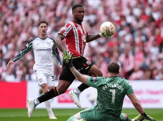 南安普顿客场惨败,难掩失意,球队需强化防守 南安普顿客场惨败,难掩失意,球队需强化防守