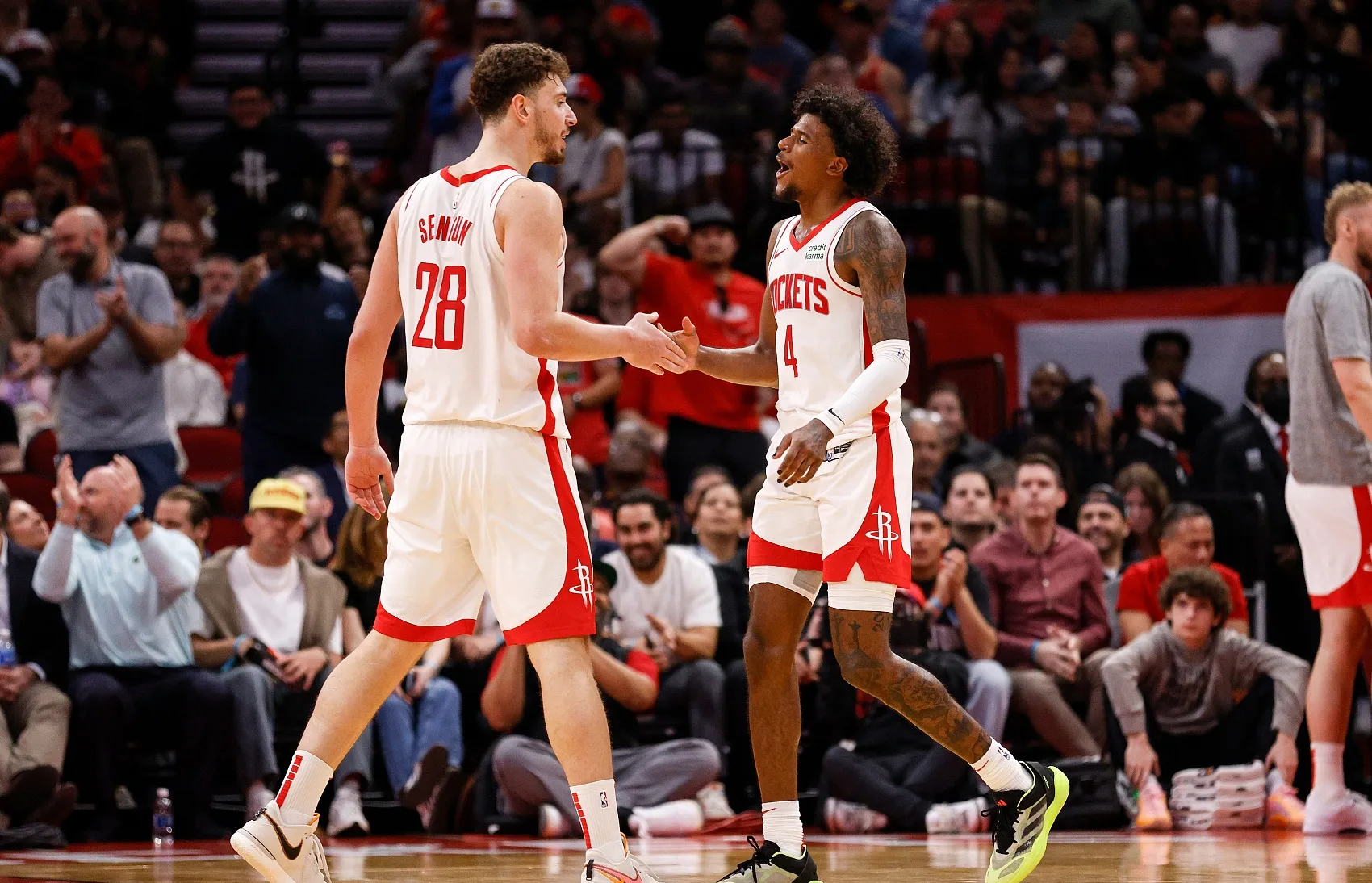 包含雄鹿队重练团结,以强大气场击败对手的词条 包含雄鹿队重练团结,以强大气场击败对手的词条