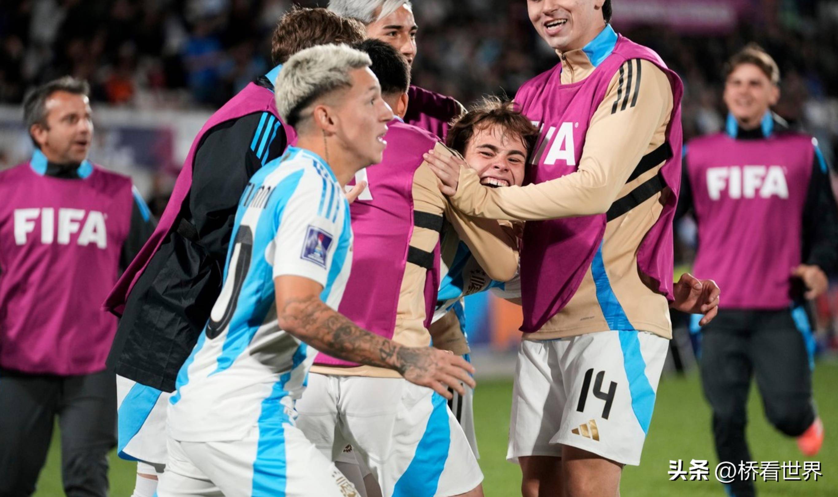 智利击败哥伦比亚队晋级四强 智利击败哥伦比亚队晋级四强