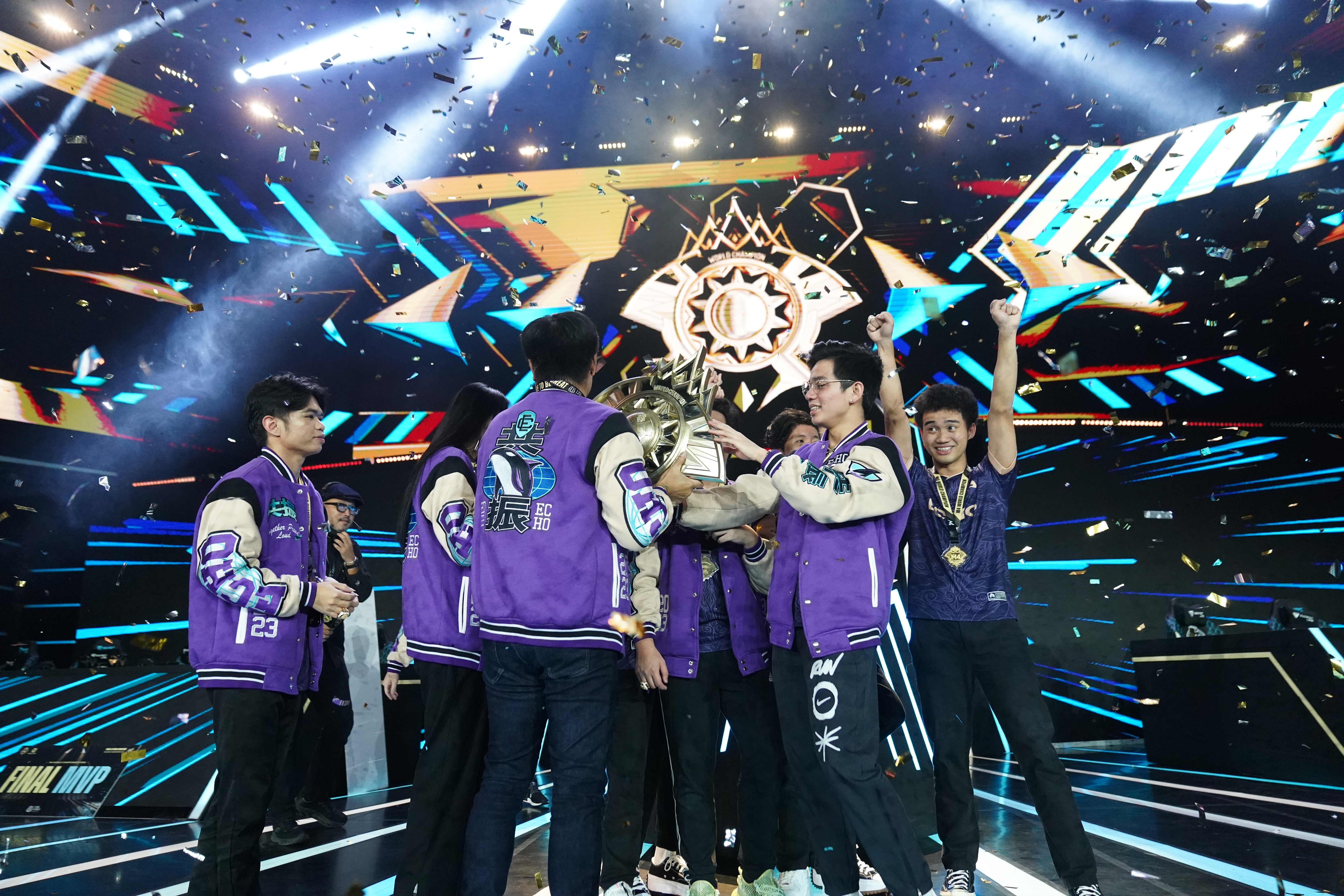 联赛榜首对决,球队绝地反击夺冠 联赛榜首对决,球队绝地反击夺冠