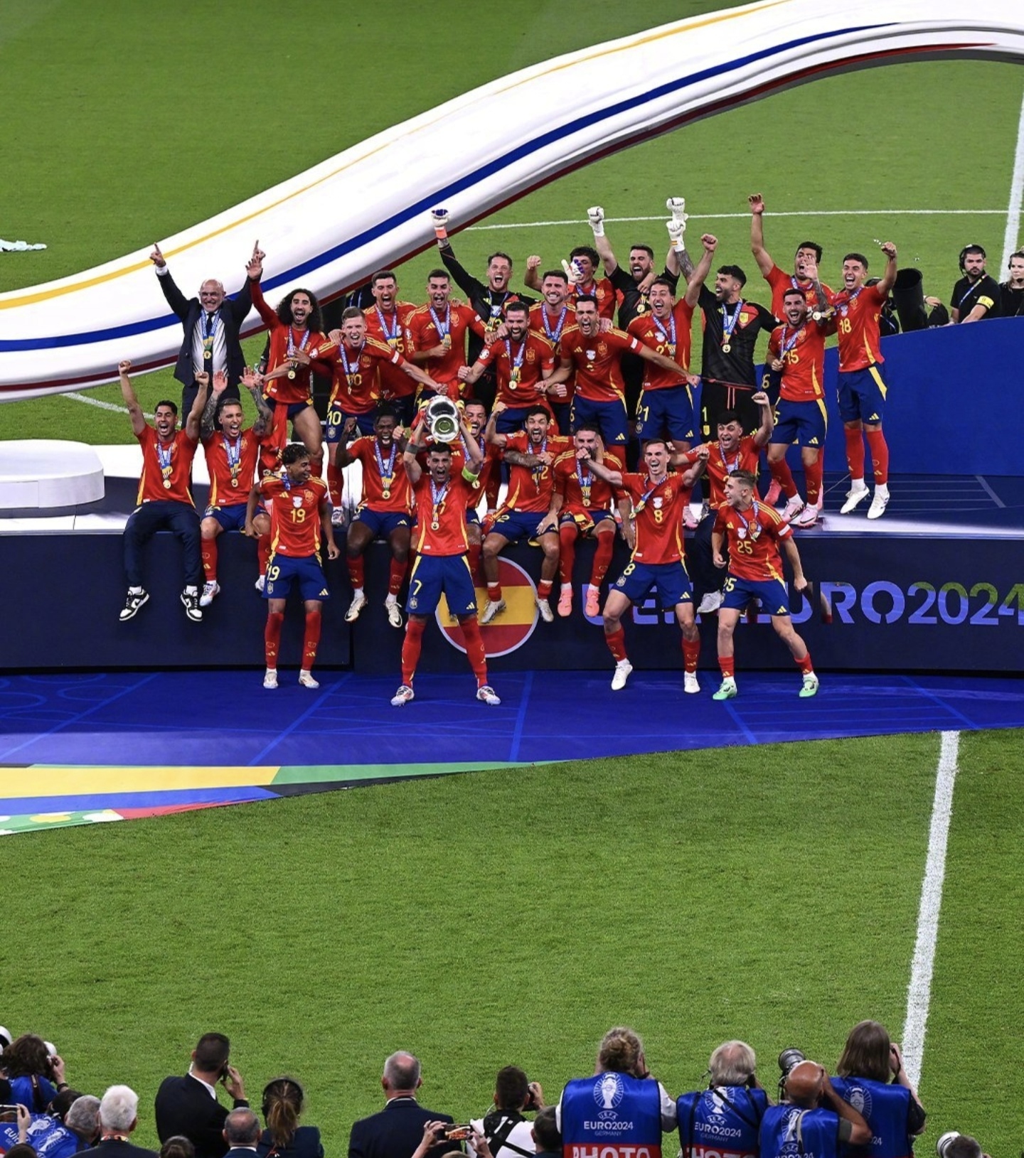 欧洲杯即将开踢，球迷热情高涨！