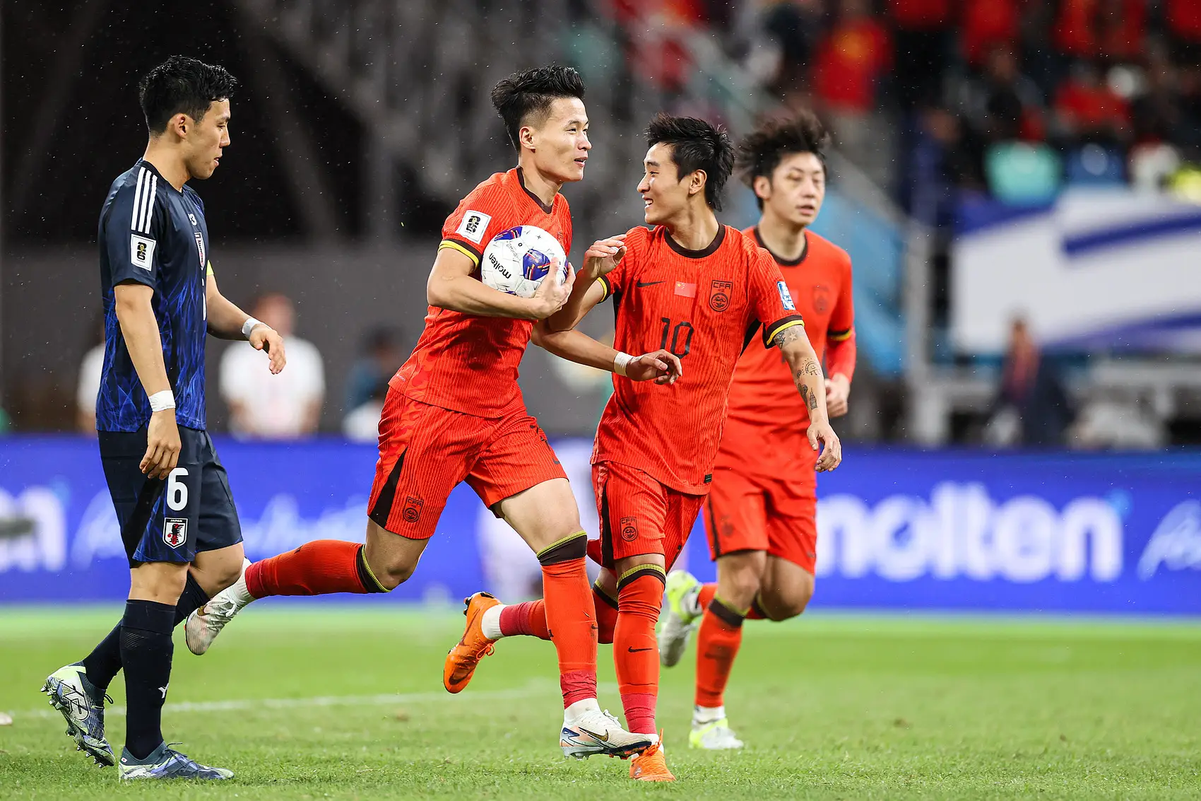 足球热潮再起,国内球队备战打破传统的简单介绍 足球热潮再起,国内球队备战打破传统的简单介绍