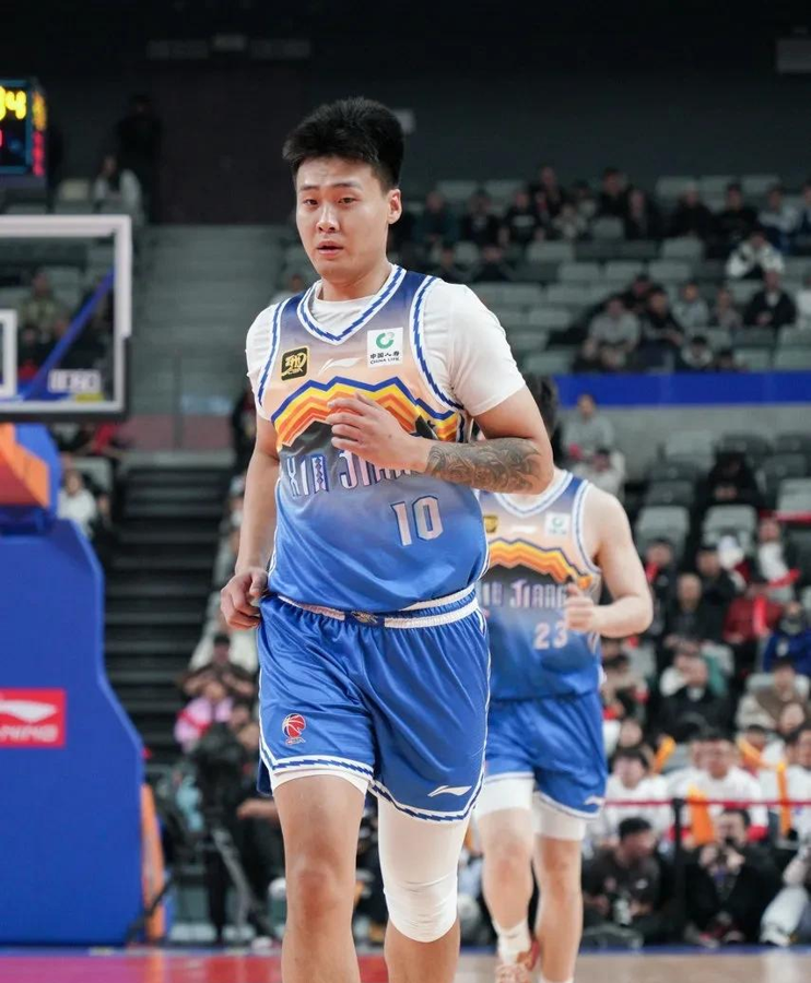 勇士绝杀广东队,张镇麟刷新纪录 勇士绝杀广东队,张镇麟刷新纪录