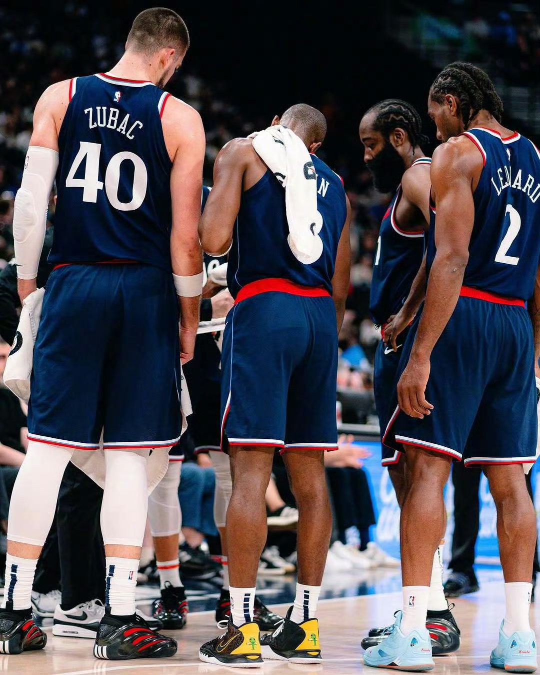 快船轻取深圳队,米切尔统治全场 快船轻取深圳队,米切尔统治全场