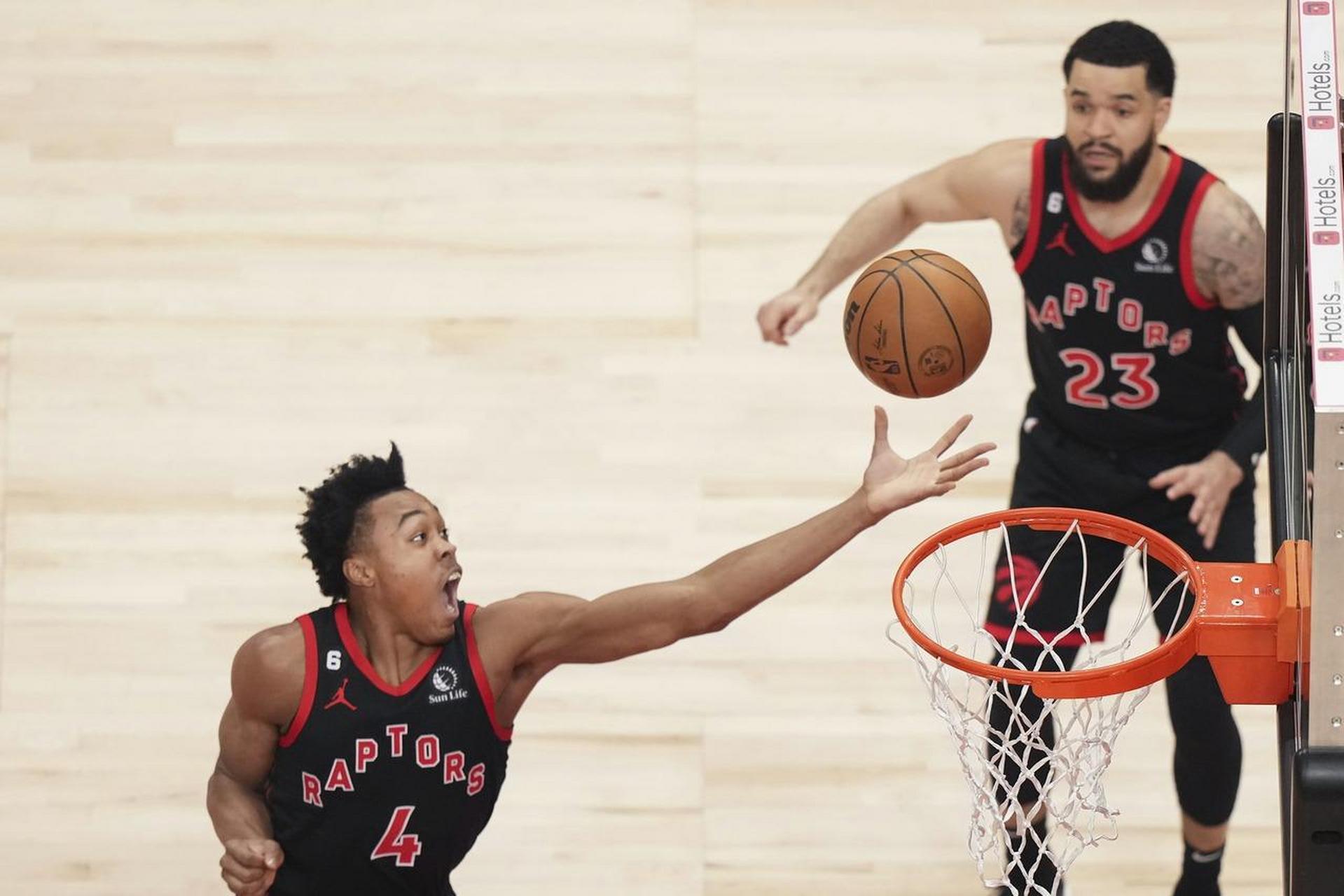 包含山东队碾压公牛，范弗利特带队取胜的词条