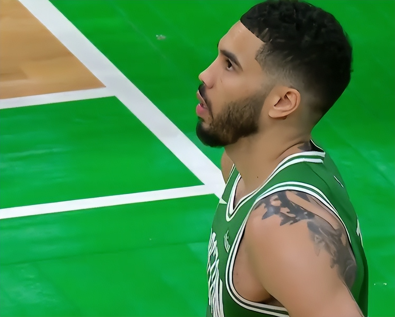 凯尔特人爆冷意大利男篮，布拉德利打破历史纪录的简单介绍