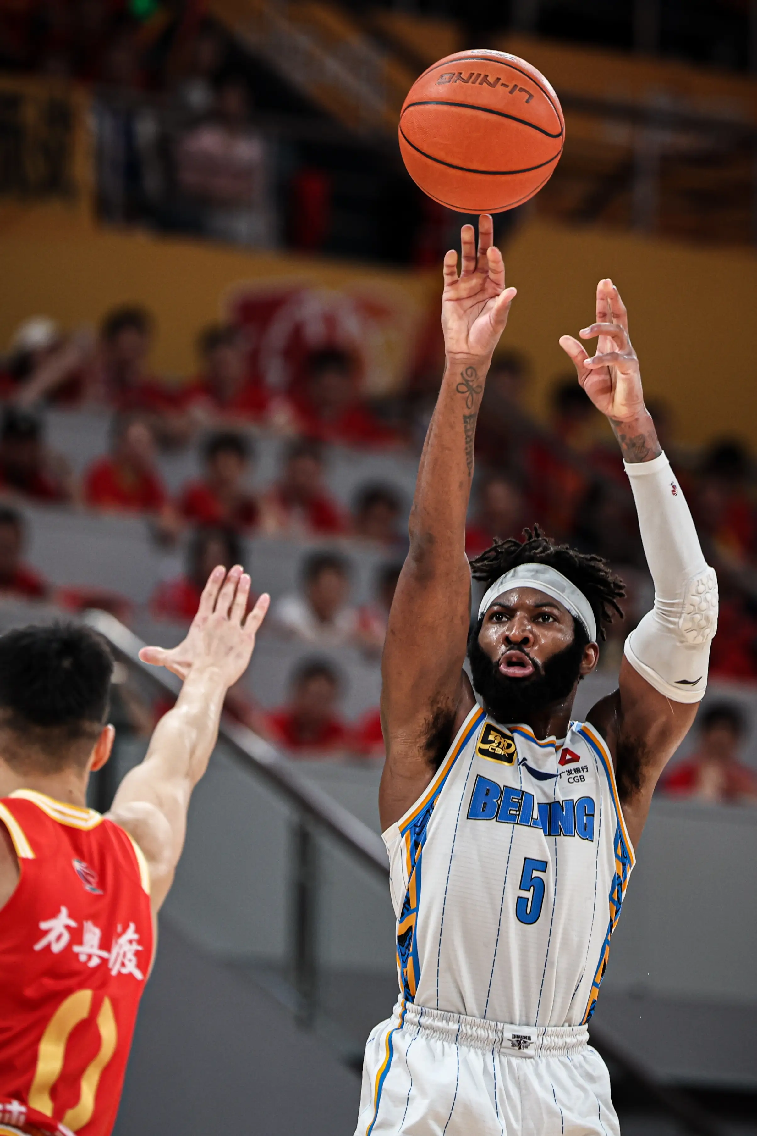 广东队鏖战爵士,乔治统治全场的简单介绍 广东队鏖战爵士,乔治统治全场的简单介绍