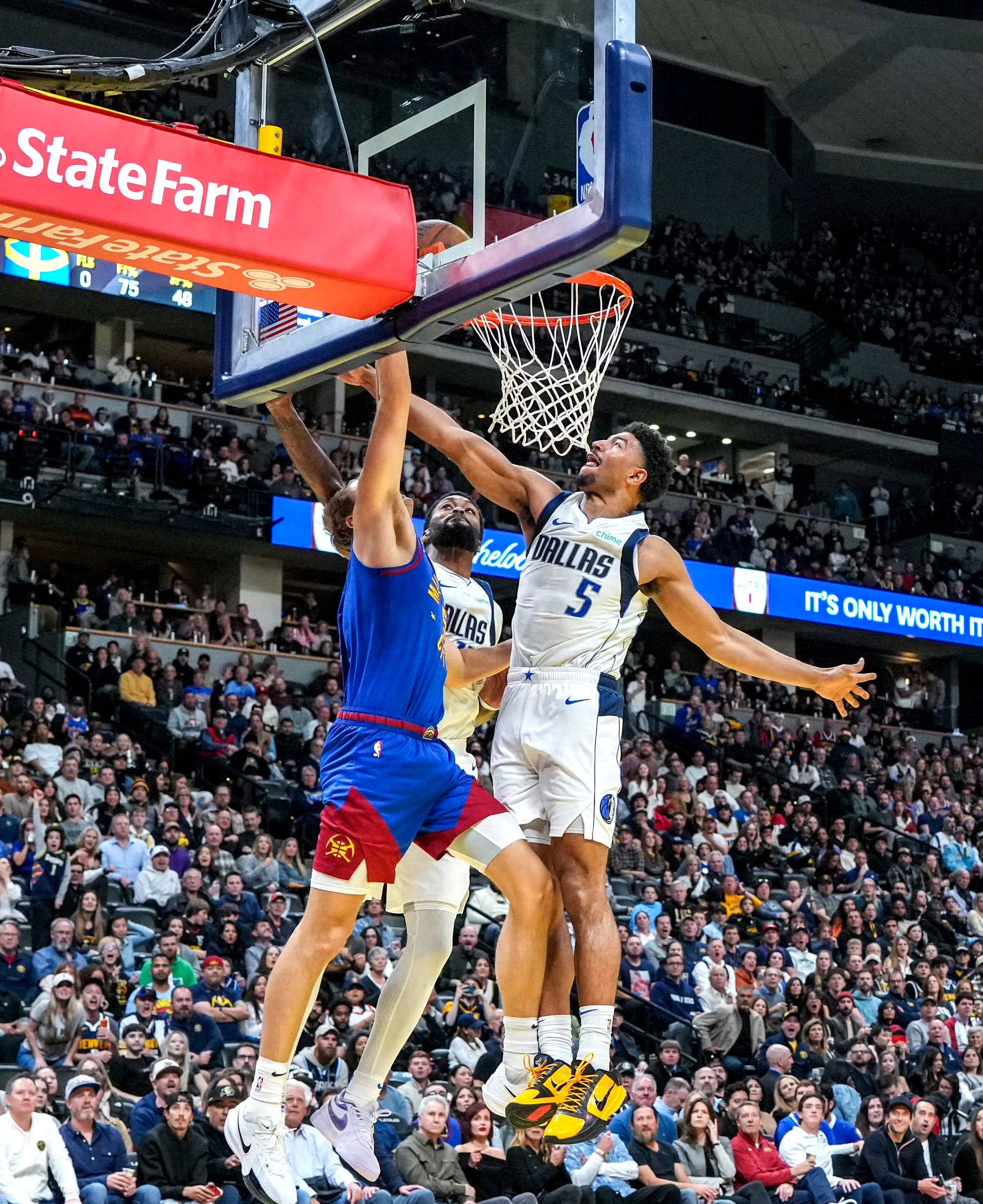 独行侠横扫湖人，约基奇带队取胜