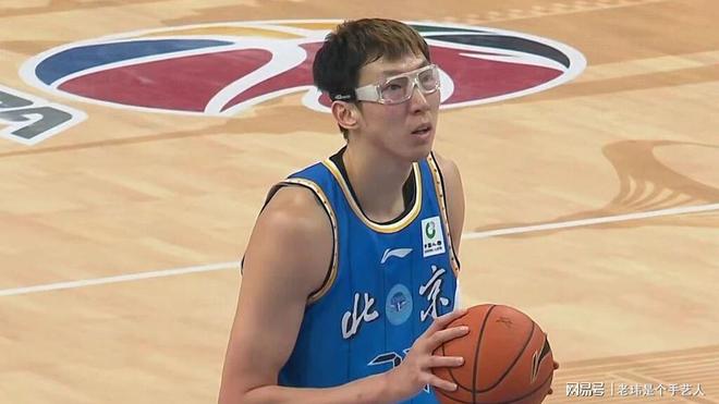 灰熊险胜上海队,周琦带队取胜 灰熊险胜上海队,周琦带队取胜