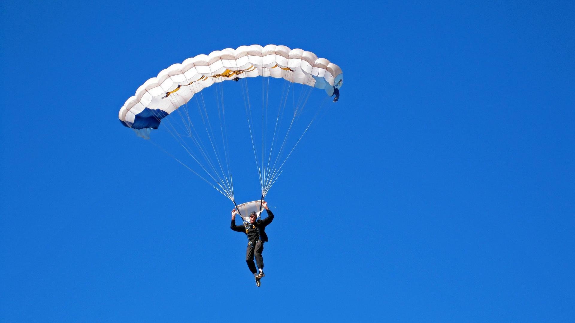 新王登基，拉梅洛·鲍尔决胜局导演逆转，掘金抢七终结马刺时代