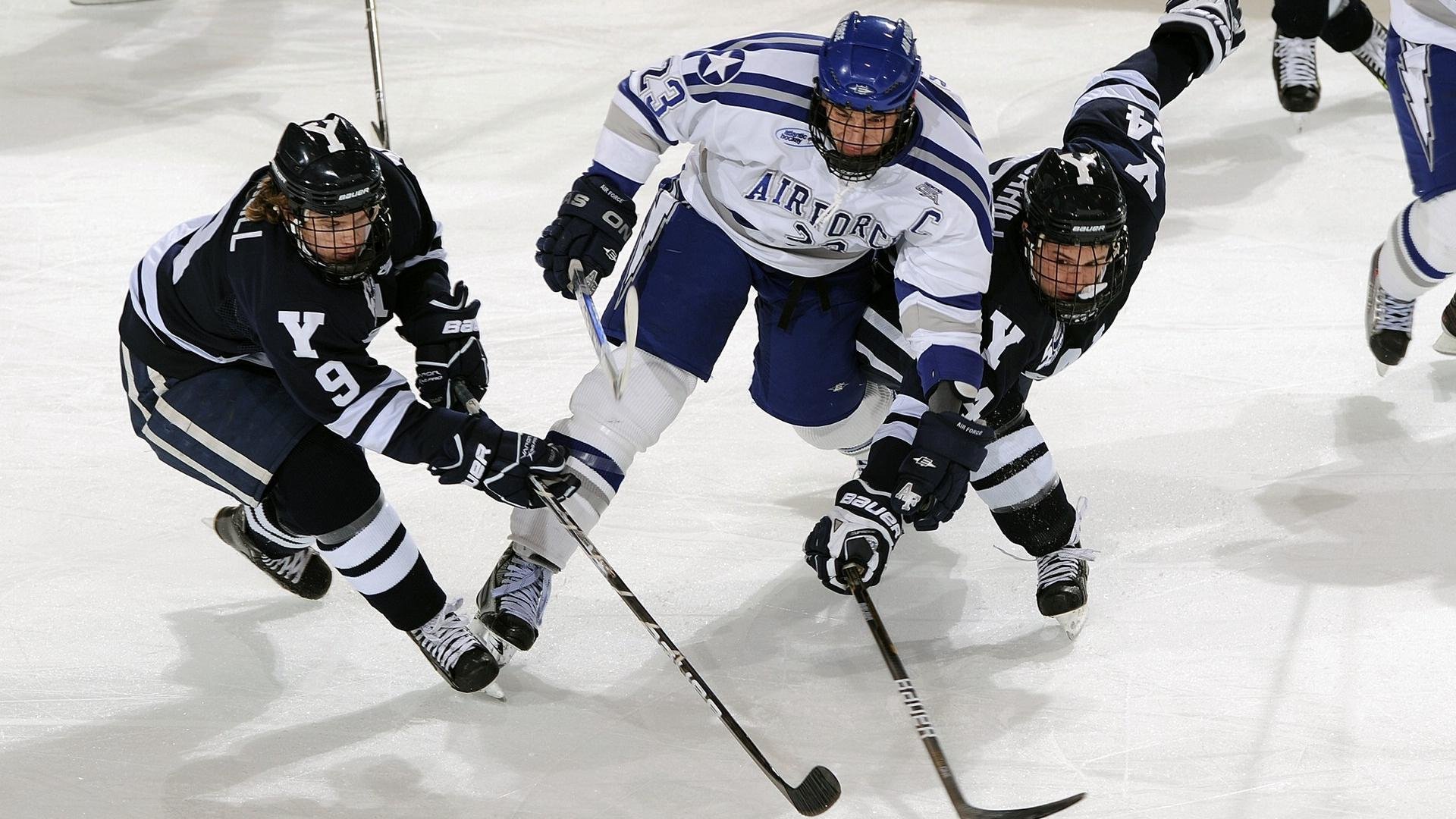 德甲争冠战之夜，卡塞米罗完成里程碑，铁腰的传奇仍在延续