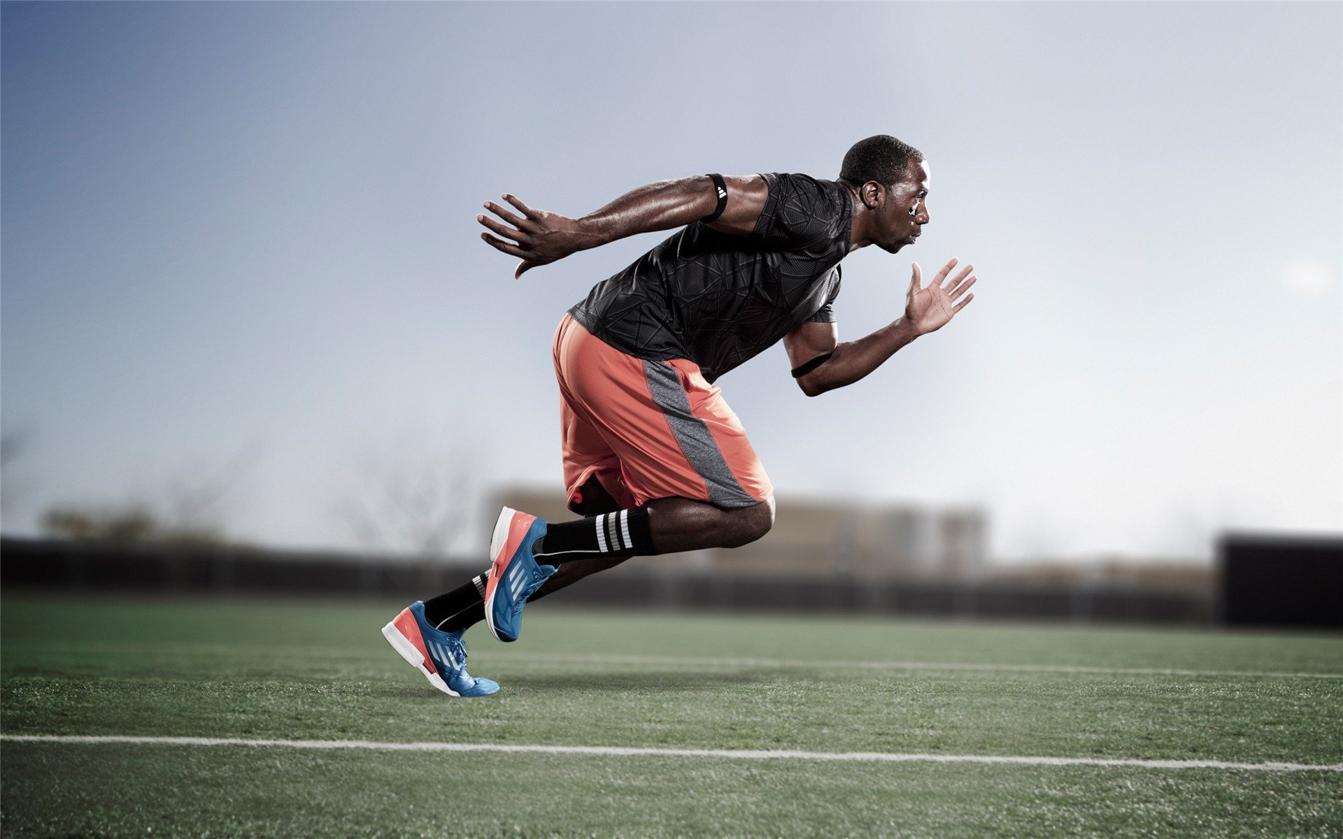 跨界传奇，伊布F1首秀称霸，英格兰欧战逆境突围皇家社会