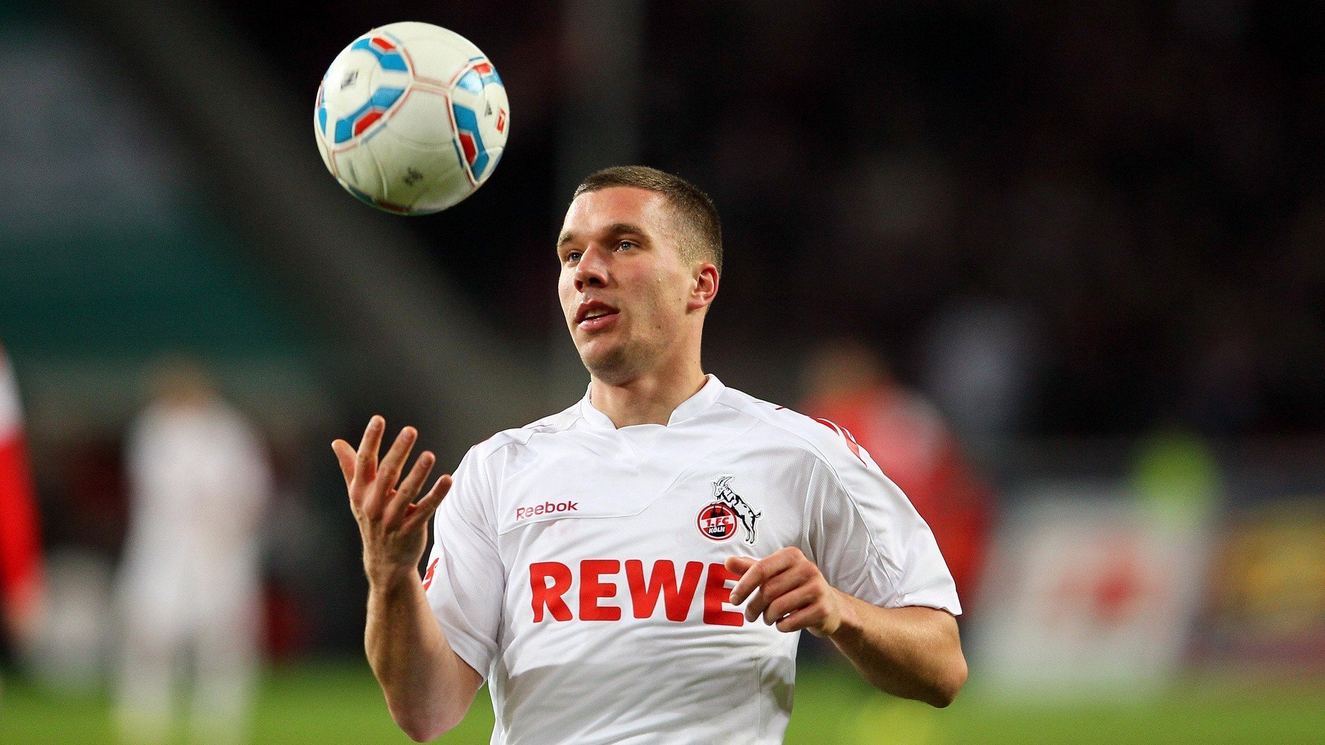 从达喀尔到曼彻斯特，奥亚尔萨瓦尔的双线征服，唯一性的胜利哲学